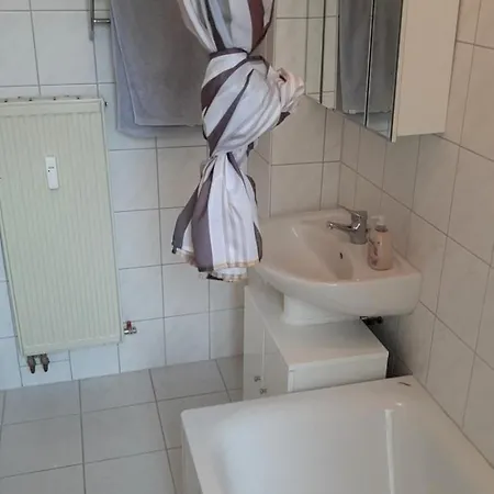 Gemuetliches, Moebliertes Wg-zimmer In Zentraler 4er Wg