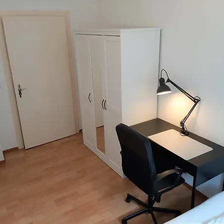 Gemuetliches, Moebliertes Wg-zimmer In Zentraler 4er Wg