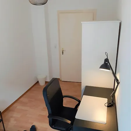 Gemuetliches, Moebliertes Wg-zimmer In Zentraler 4er Wg Kwatera prywatna *