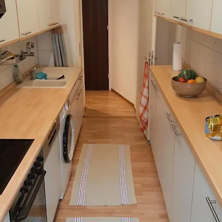 Gemuetliches, Moebliertes Wg-zimmer In Zentraler 4er Wg